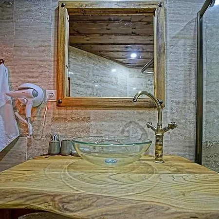 Hotel Vigneron Cave